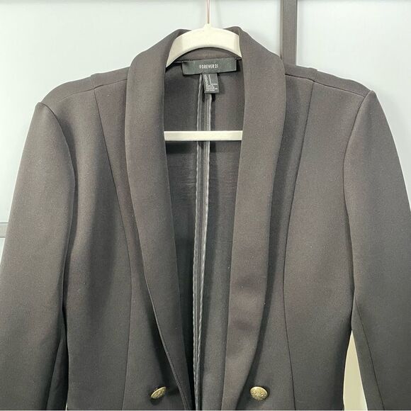 [S] Forever 21 Women’s Structured Black Blazer with Decorative Gold Buttons - Picture 5 of 15